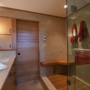 SCANDINAVIAN SPA STYLE MASTER BATH