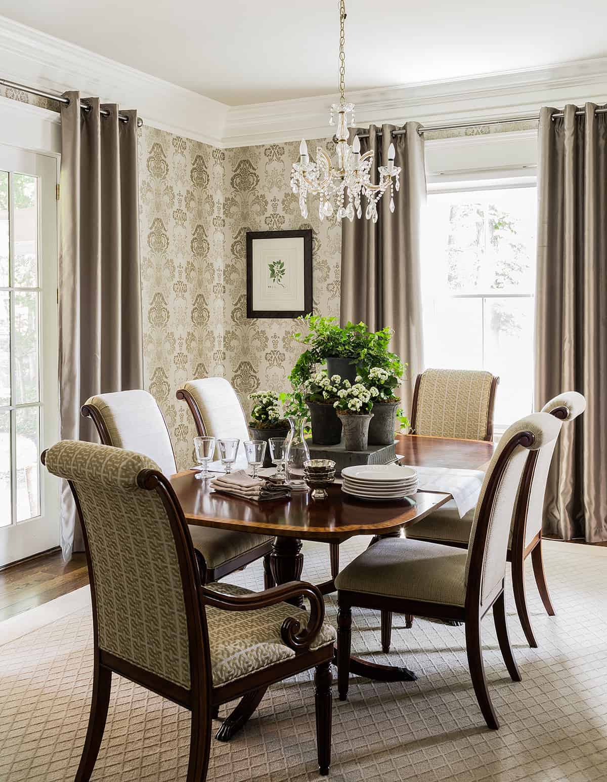 Dining Room-multilayered crown moldings