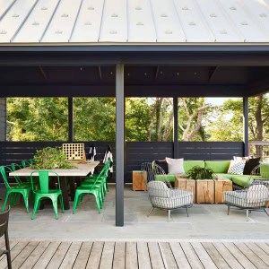 Poolhouse exterior living space