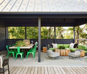 Poolhouse exterior living space