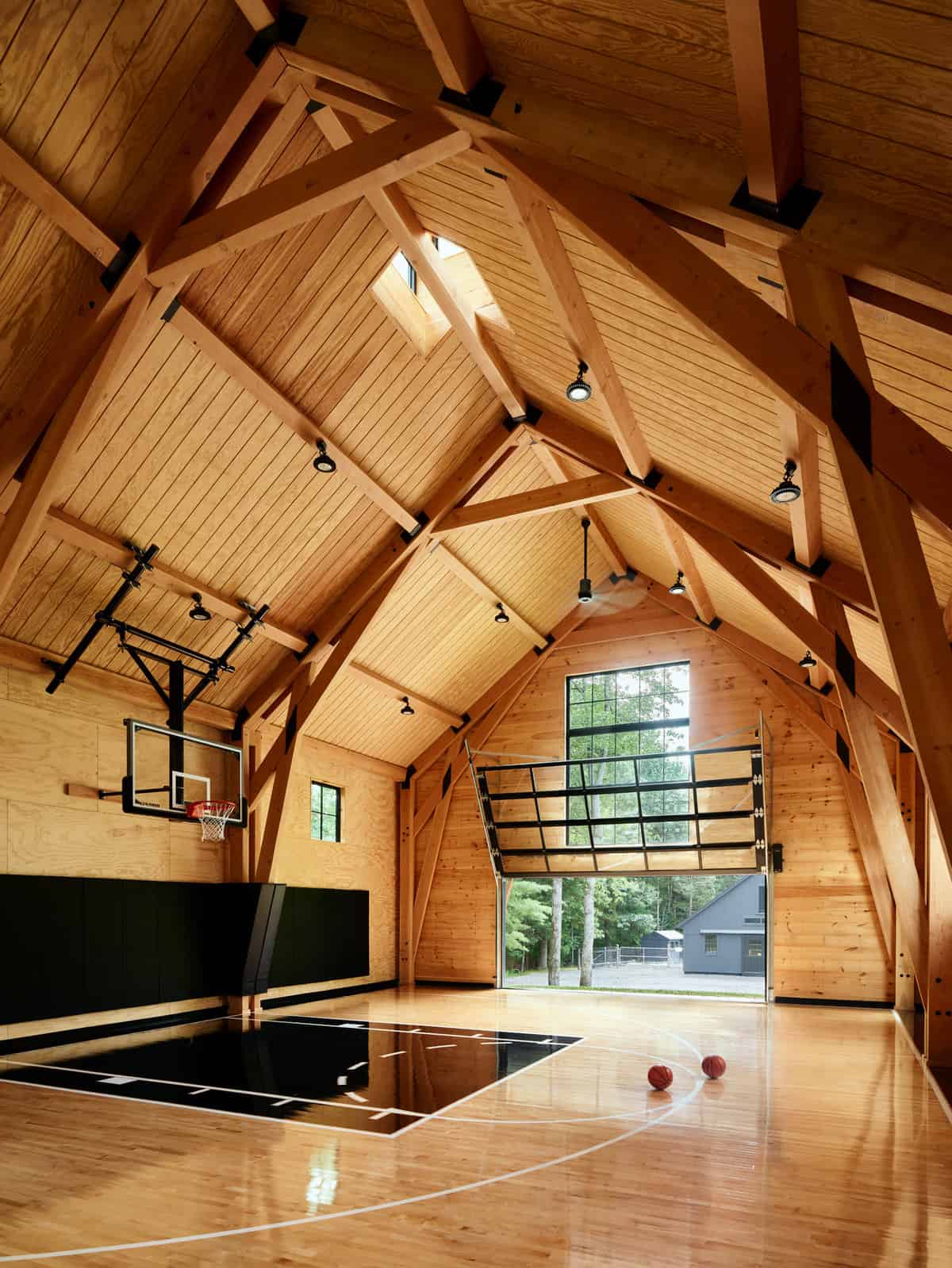 FIELDHOUSE INDOOR BASKETBALL COURT