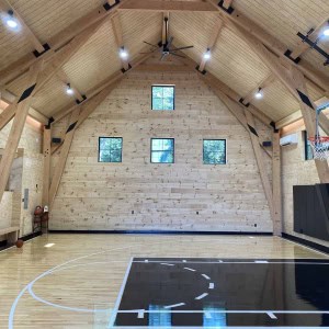Three kinds of wall and ceiling finishes were used to achieve budget economy, without compromising on aesthetics or functionality. The side walls are inexpensive finish-grade plywood, while the end walls feature more costly Douglas Fir nickel-gap.