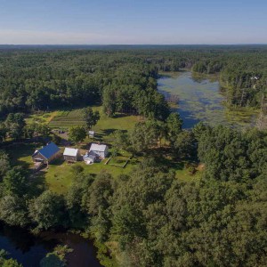 ifarm, originally known as Towne Farm, is 19 acres and dates back to 1777.