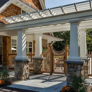 Pergola between poolhouse and main house.