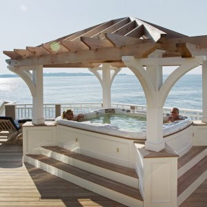 Glorious Gloucester Oceanview Deck Hot tub